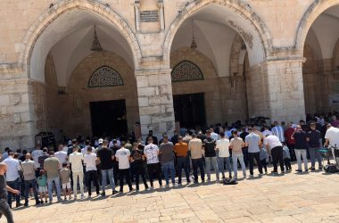 Puluhan Ribu Jemaah Menunaikan Solat Jumaat di Al-Aqsa Walaupun Berhadapan Sekatan